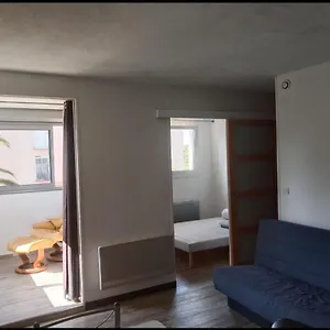 Frejus-plage Et Centre-ville, 28 M2, Accueil 4 Personnes, Francais, English Spoken Fréjus