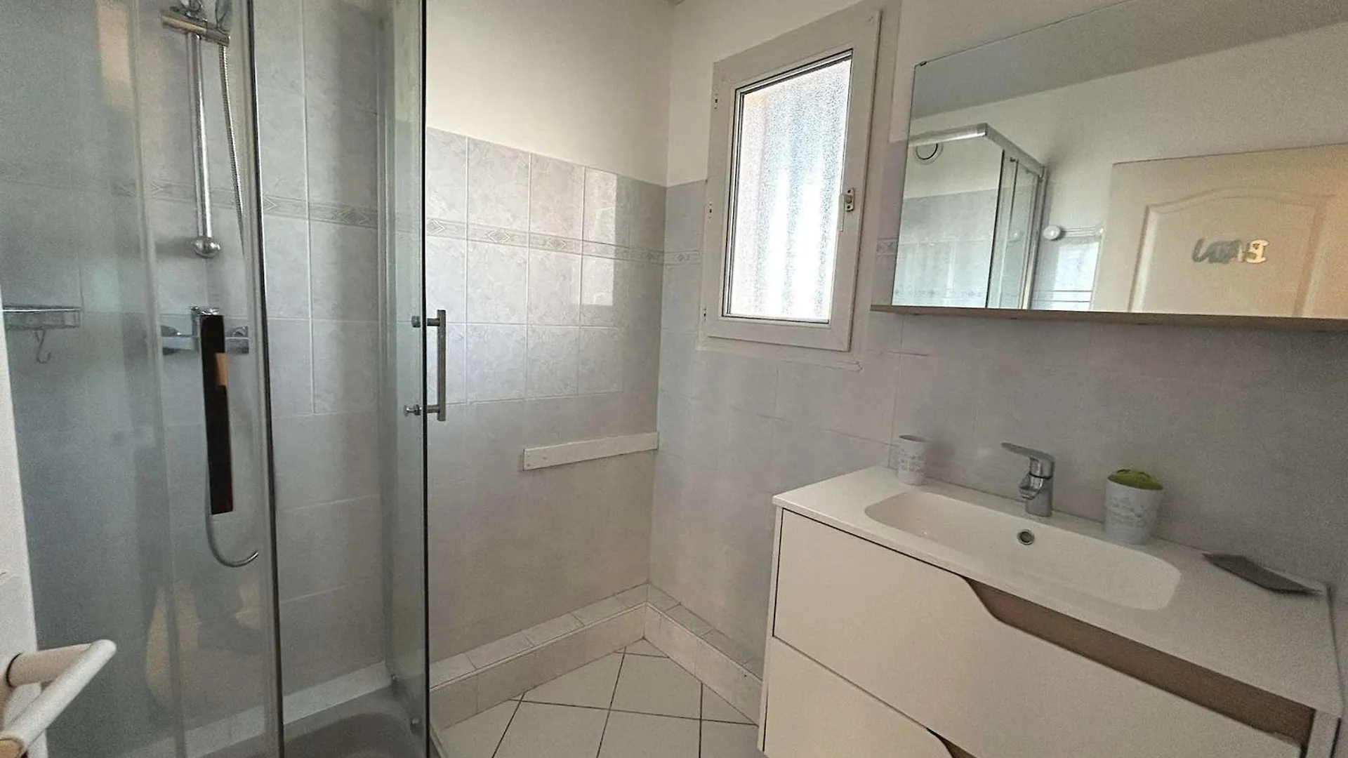 דירה Appartement Lumineux 2 Pieces, Terrasse Au Sud, Parking Prive A Frejus - Fr-1-226A-203